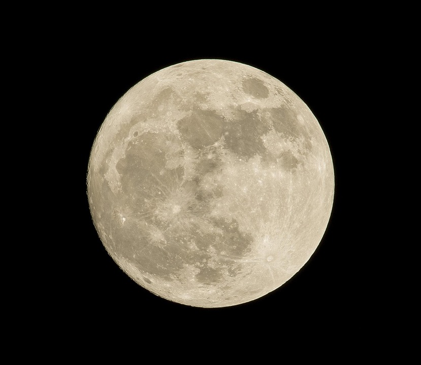 From Intention to Reality: The Art of Crafting Effective Full Moon Rituals
