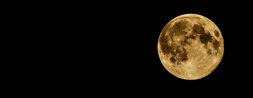 Moonbeams and Manifestation: Using Full Moon Energy to Bring Your Dreams to Life
