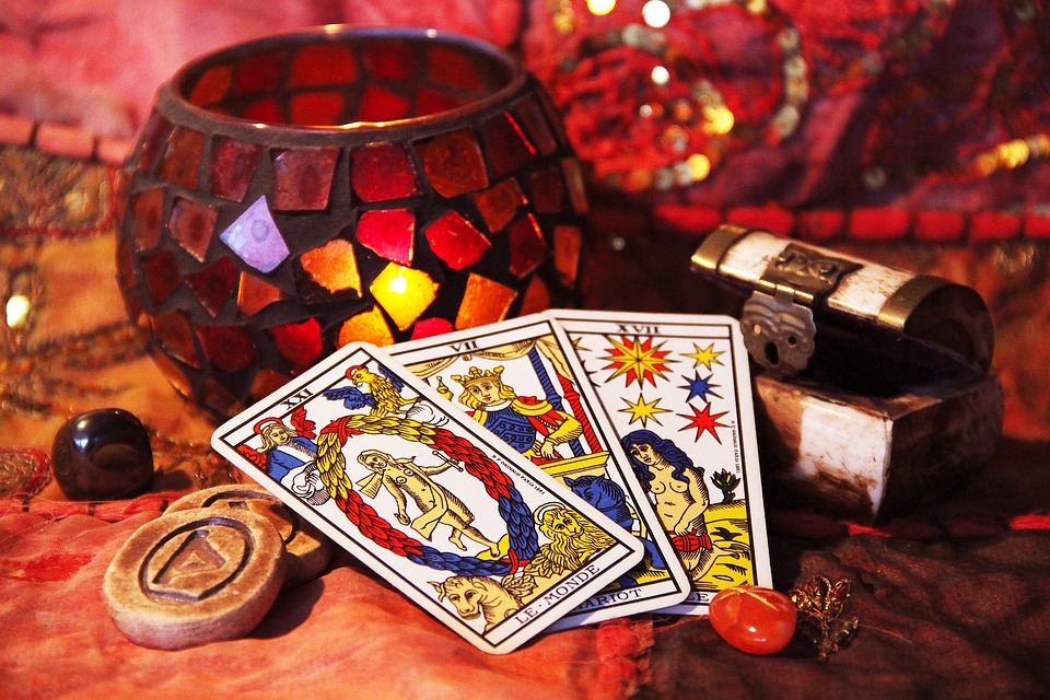 The Zodiac and the Tarot: Unlocking the Secrets of the Cosmos