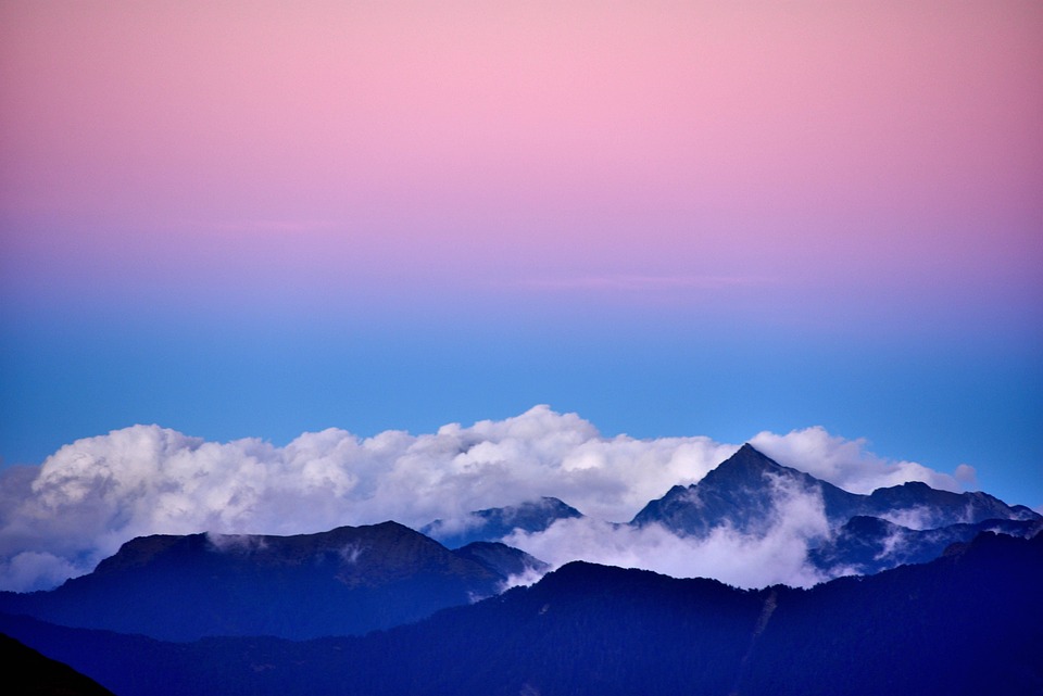 Get Rid of Negative Vibes: A Step-by-Step Guide to Aura Cleansing