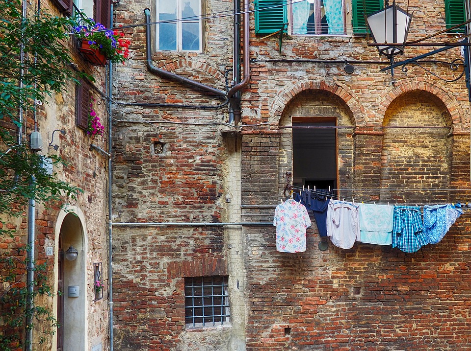 Eco-Friendly Living for Beginners: Tips and Tricks for a Lower Carbon Footprint