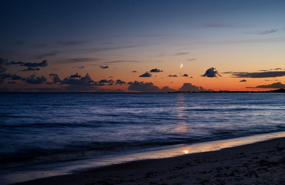 Lunar Hydration: Unlocking the Mystical Benefits of Moon Water