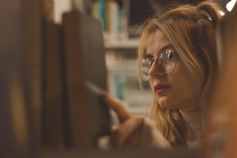 From Cards to Wisdom: The Ultimate Guide to Reading Tarot with Clarity, Confidence, and Purpose