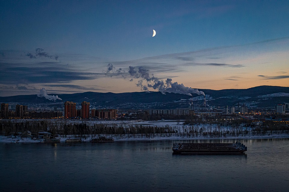 Moonlit Hydration: The Benefits of Drinking Moon Water for a Healthier You