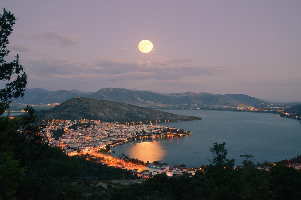 Drink in the Moonlight: The Science Behind Moon Water’s Healing Properties