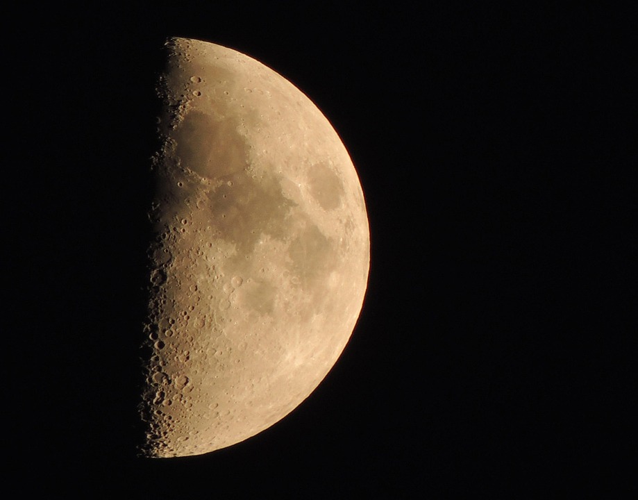 Full Moon Feelings: Unpacking the Emotional Turbulence of the Lunar Cycle