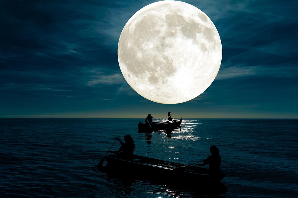 The Power of the Moon in a Glass: Unlocking the Benefits of Moon Water for Your Health and Happiness
