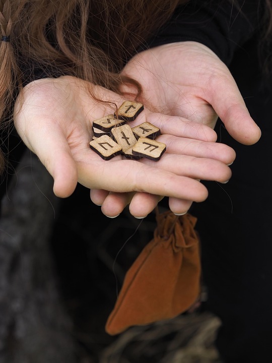 Explore the Realm of the Unknown with Our Free Online Tarot Readings