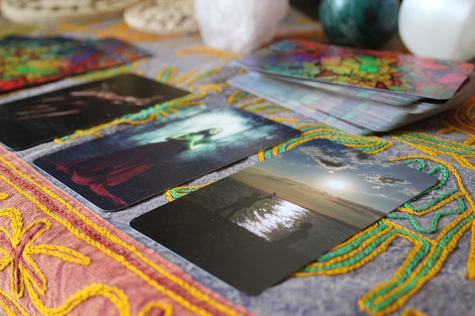 Experience the Ancient Wisdom of the Tarot with a Free Online Reading