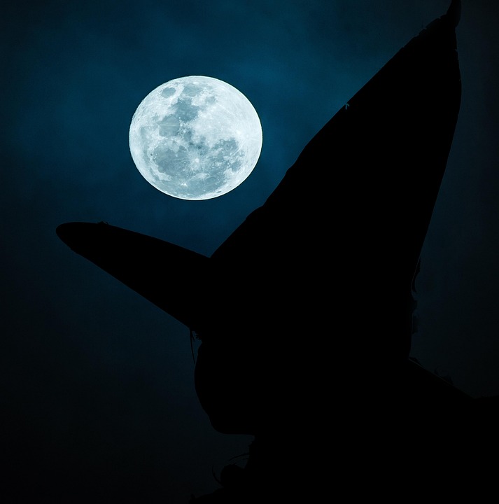 Lunar Goddess Magic: How to Tap into the Divine Feminine and Unlock Your Inner Power