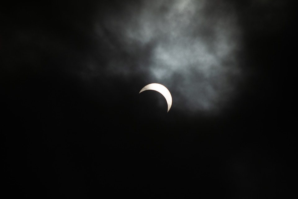 The Moon’s Emotional Map: A Guide to Navigating the Highs and Lows of the Lunar Cycle