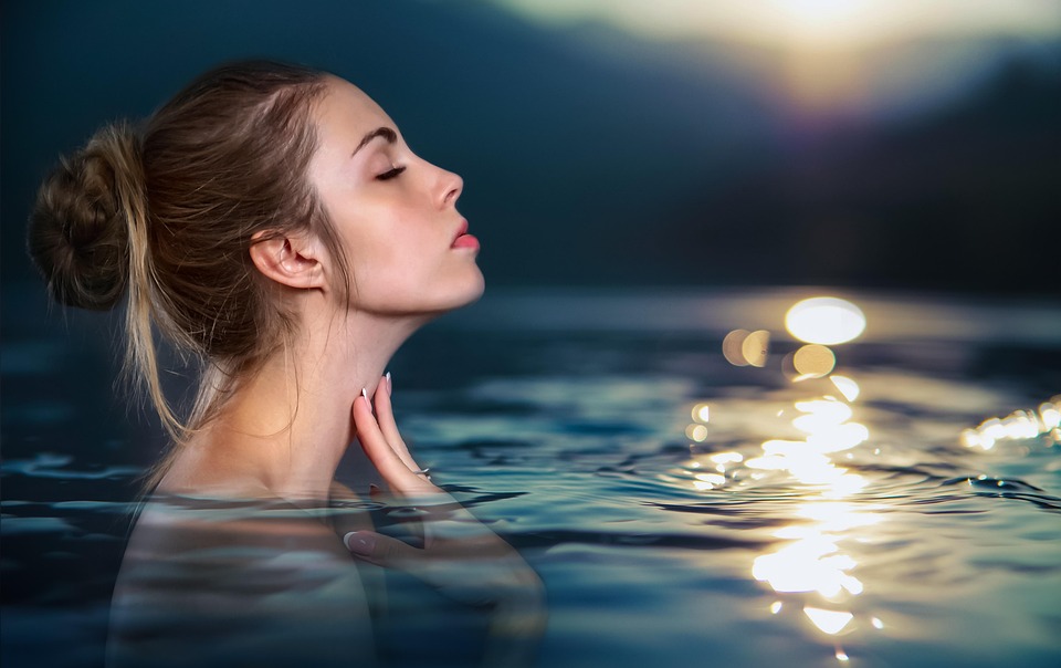 Raising Your Vibration: The Connection Between Energy Healing and Meditation