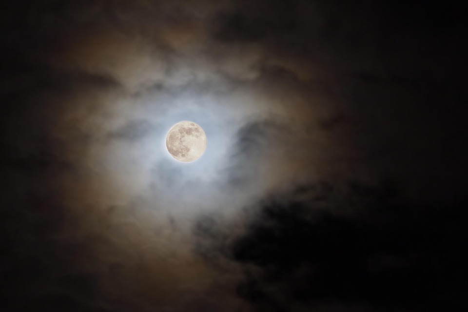 Moonlit Conception: Can the Right Lunar Phase Increase Your Chances of Getting Pregnant?