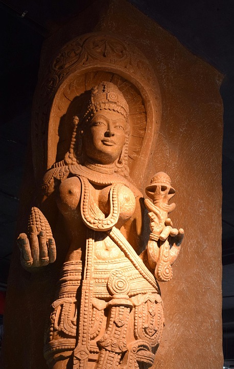 Cancer in Love: The Pros and Cons of Dating a Crab