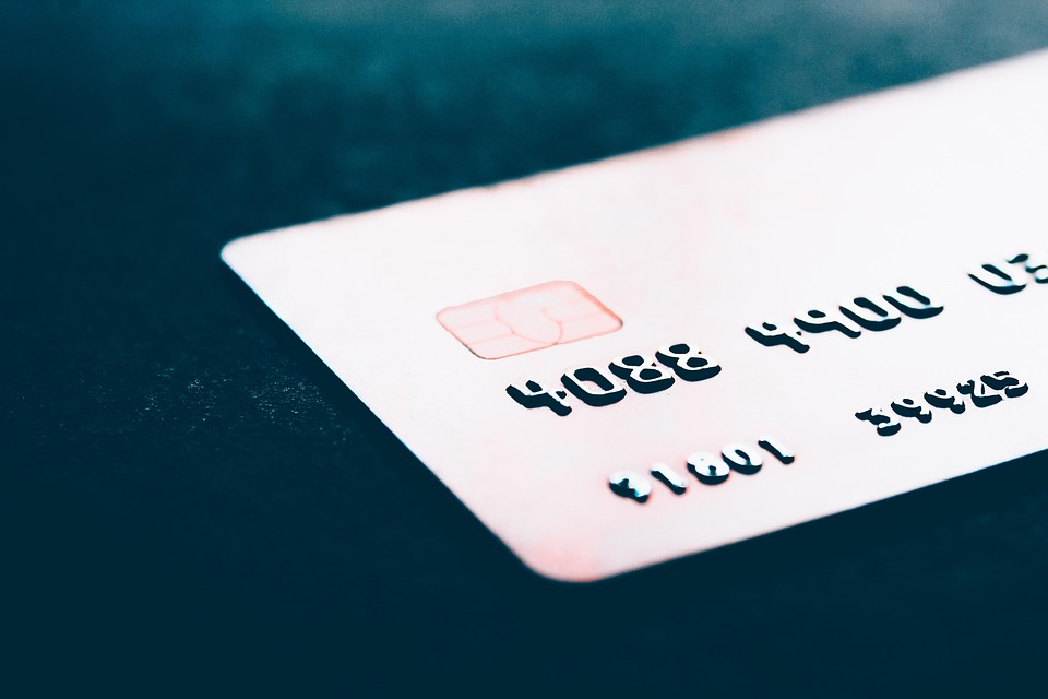 Tarot and Oracle Cards: Two Tools, One Goal – A Comparison of Their Uses and Benefits